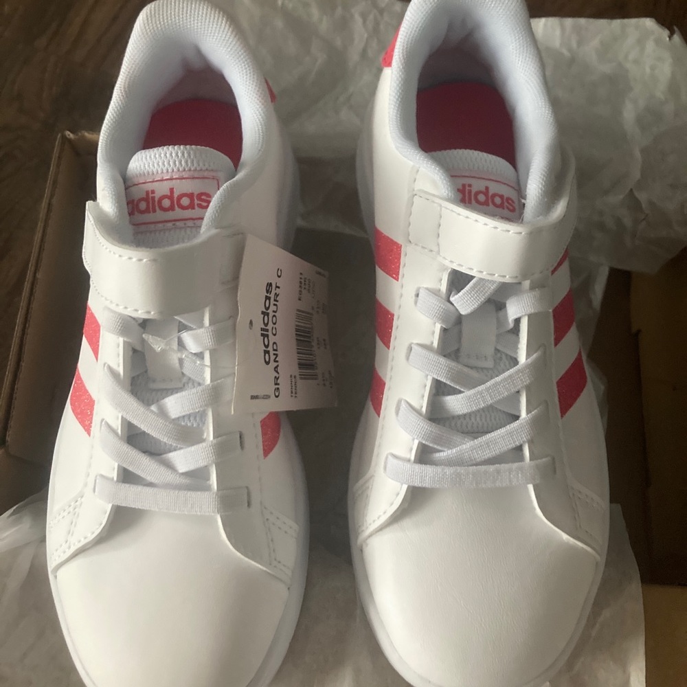 Adidas girl sneaker